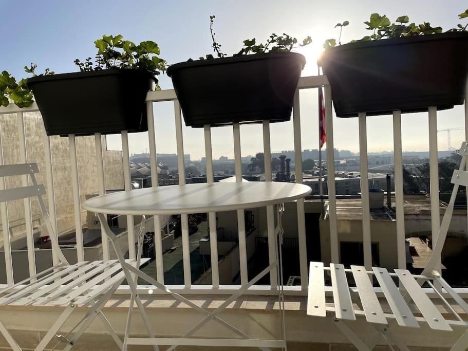 Sunnyside Penthouse Apartamento
