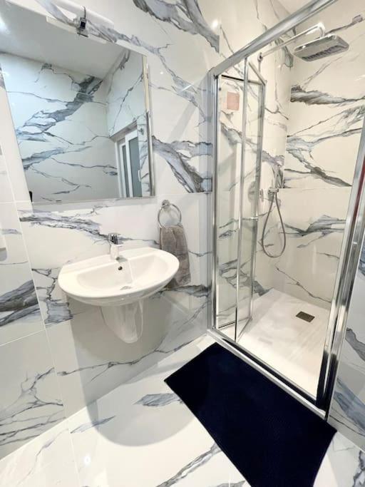 Sunnyside Penthouse Apartamento
